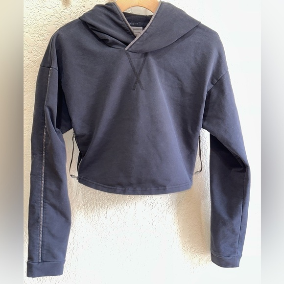2 for $26 Gymshark Black Cropped Hoodie with Side Zip & Lock Detail Size Small - Picture 1 of 8